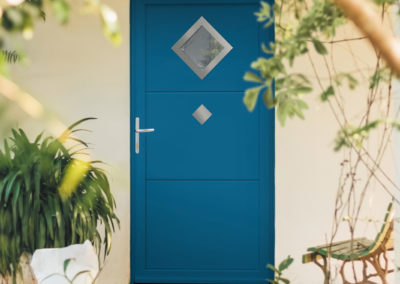 Porte de Service - Gamme PVC - RAL 5019 - Hublot losange alunox + petit carré alunox - Satinovo