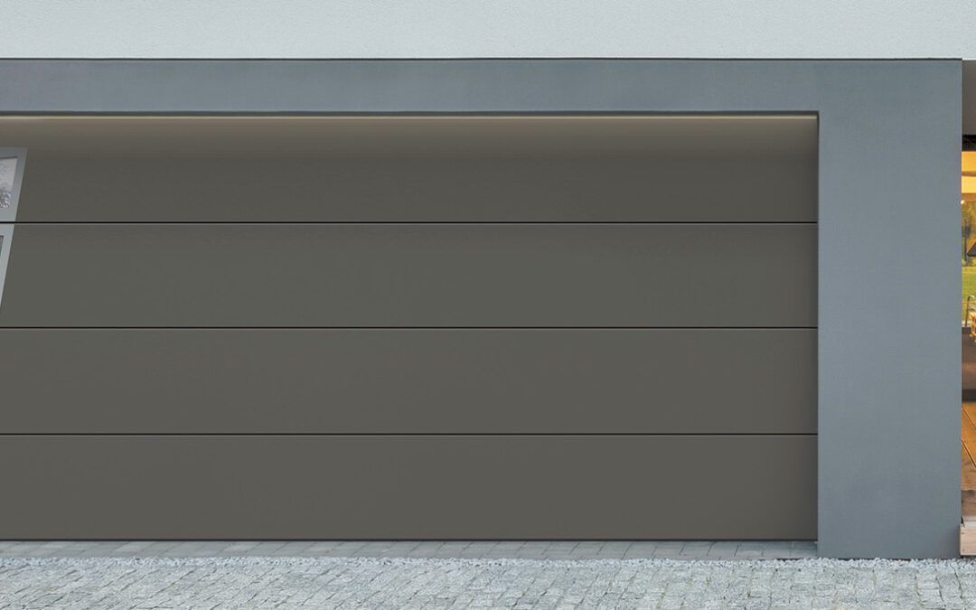 Porte sectionnelle vs basculante : comparaison, performances et expertise FAME