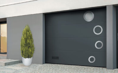 Hublots, inserts et portillons : personnalisez votre porte de garage pour sublimer votre façade